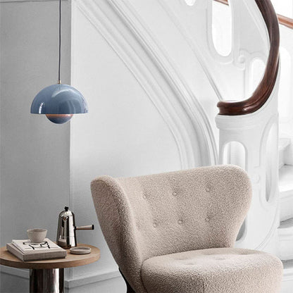 Halbkreisförmiger farbiger Kronleuchter